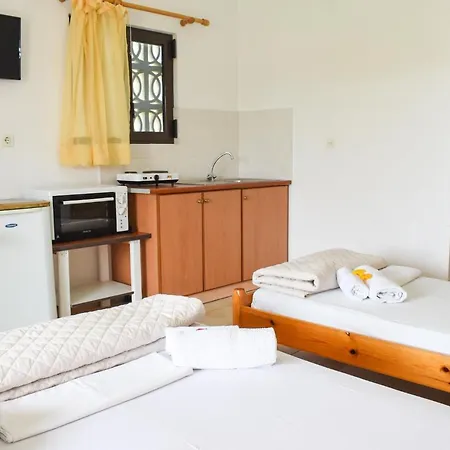 Lemon Studio Only 150m To The Beach Finikounta