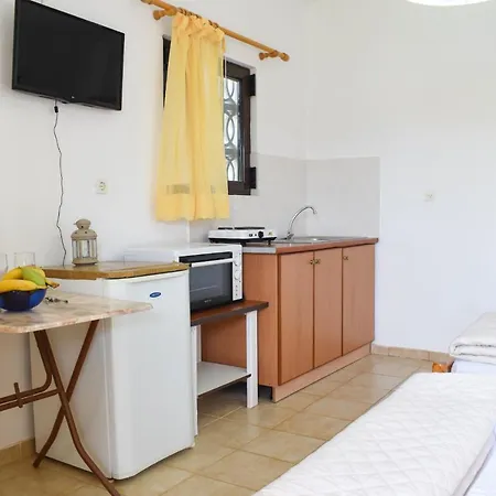 Apartamento Lemon Studio Only 150m To The Beach Finikounta